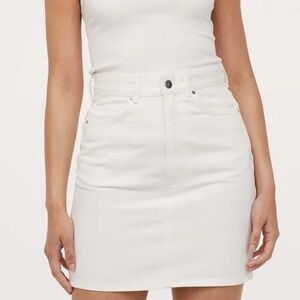 Mariposa, size 9/10, COTTON white denim fitted skirt with back hem slit